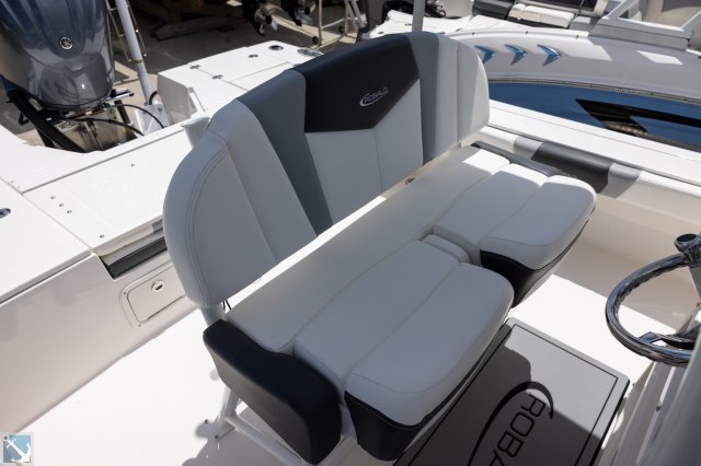 Pre-Owned 2023 Robalo 246 Cayman for sale